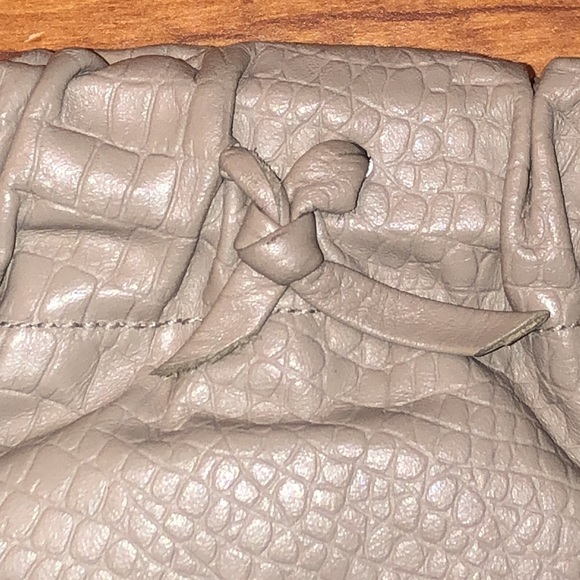 VINTAGE Leather Clutch Champagne Beige Hinge Closure EUC Soft Croc Embossed ❤️ - Picture 3 of 13